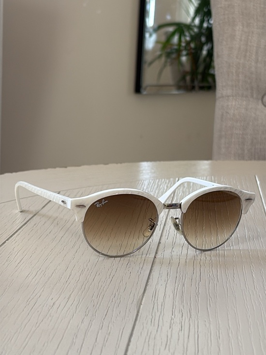 Ray-Ban Accessories - Beautiful Ray-Ban White Frame Sunglasses with Brown Gradient Lenses